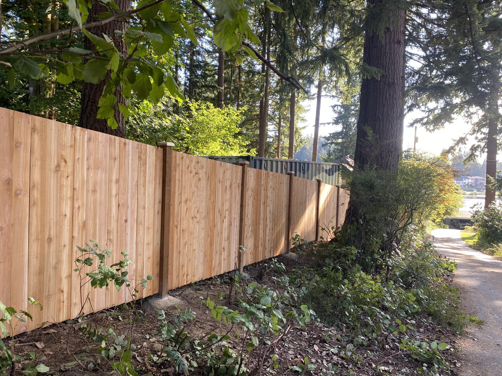 Residential estate 6’ fence with 1x6 boards